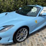 Baby Blue Ferrari 812 GTS hecho a medida para la Riviera