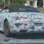 2022 Mercedes-AMG SL brilla contra Foley Hills