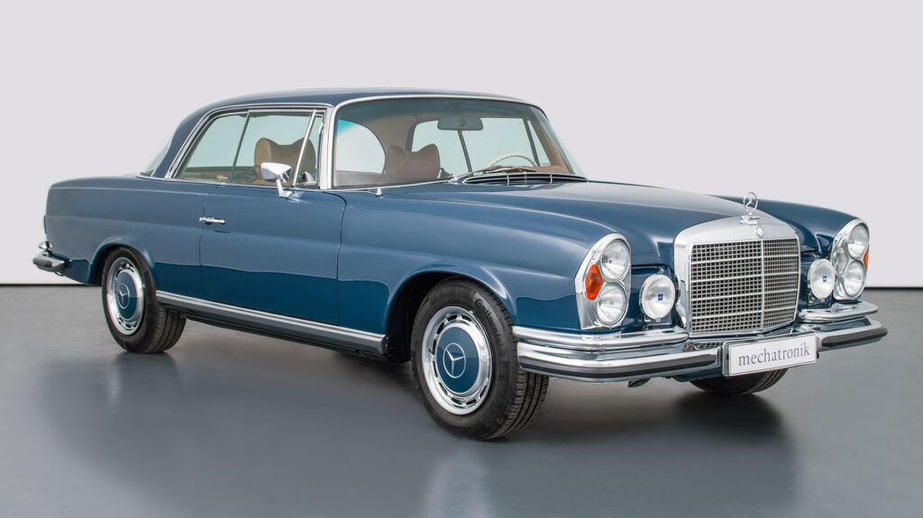 En 1970, el Mercedes-Benz W111 recibió un moderno motor AMG trasplantado.