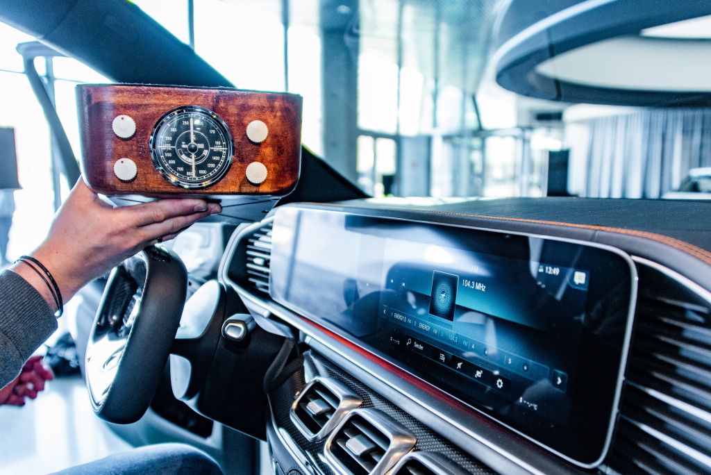 Mercedes-Benz-¿Cómo era la radio del coche hace cien años?