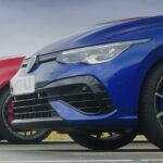 Volkswagen Golf R reta al Mercedes-AMG A45 S en una batalla de derrapes