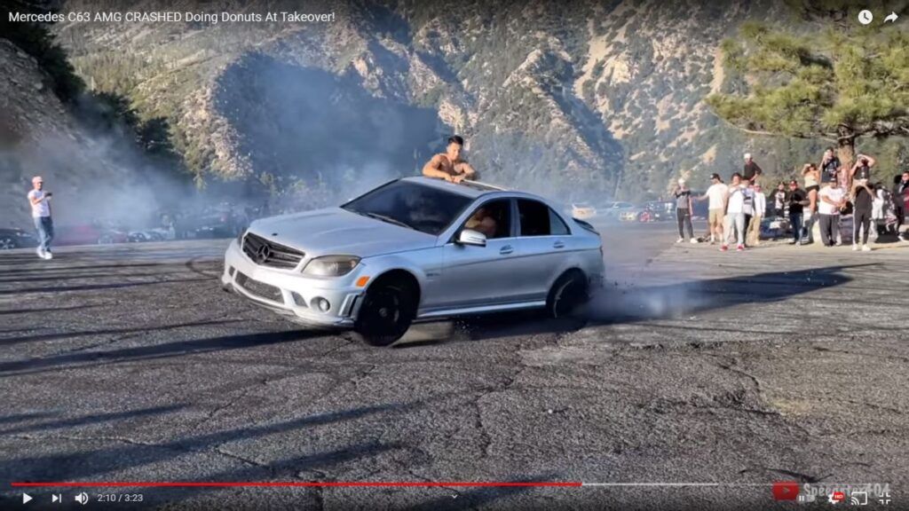 Mercedes-Benz C 63 AMG dañó el eje trasero mientras derivaba