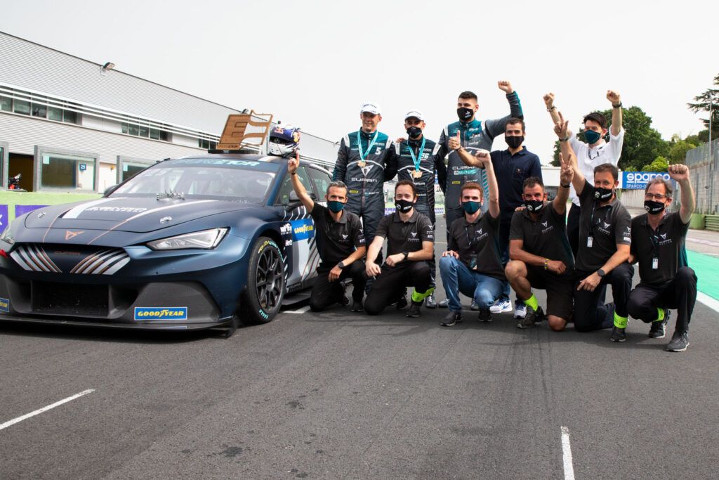 CUPRA gana la primera carrera de coches eléctricos