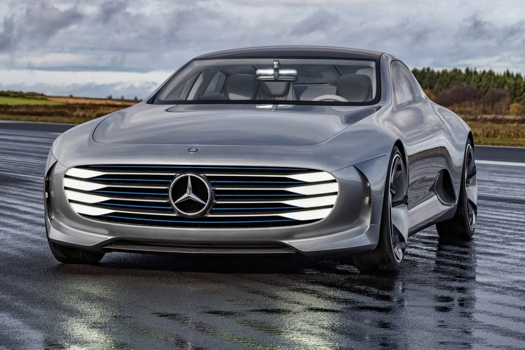 El turismo de seguridad de prueba de Mercedes-Benz debe evitar que el turismo se estrelle