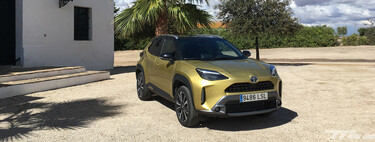 Probamos el Toyota Yaris Cross: un SUV híbrido Clase B con sistemas de asistencia estándar y conectividad de última generación.