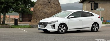 Utilice el plug-in IONIQ de última generación para cruzar la línea de circuitos desconectados en Urdaibay en Euskadi.