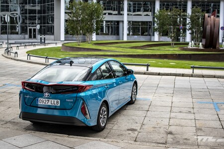 Toyota Prius 2021 Prouba 019 enchufable