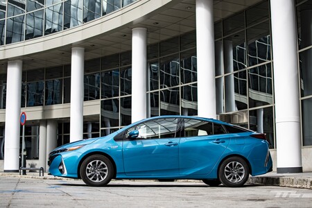 Toyota Prius 2021 Prouba 018 enchufable