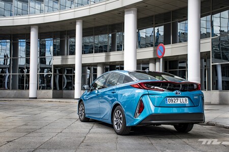 Toyota Prius 2021 Prouba 024 enchufable