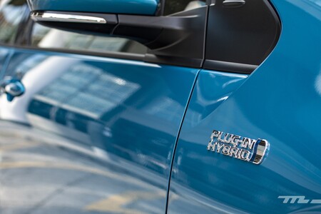 Toyota Prius 2021 Prouba 011 Enchufar