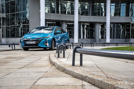 Toyota Prius 2021 Prouba 029 enchufable