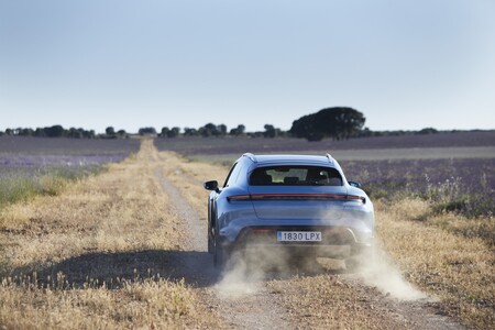 Pin de prueba 29 del Porsche Taycan Cross Turismo