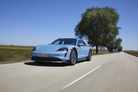 Bolígrafo de prueba Porsche Taycan Cross Turismo 15