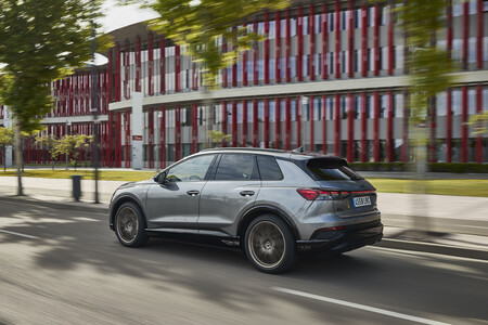 Audi Q4 E-tron 27 - precio: + 0 rublos.