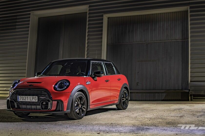 El apasionante coche de 178 CV entre las esquinas es más diseño que práctico.