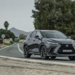 Probamos el Lexus NX 450h +, un SUV híbrido enchufable que combina lujo y comodidad con un bajo consumo de combustible.
