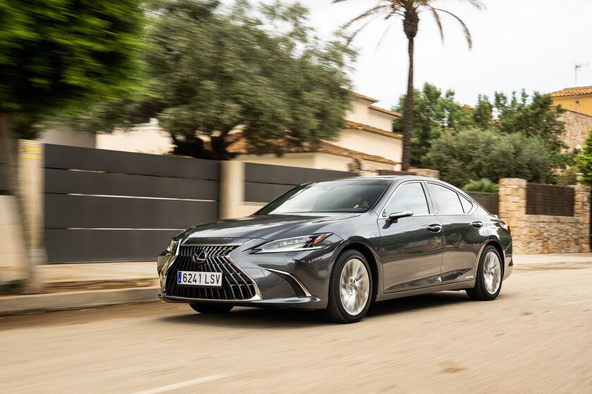 Un coche híbrido muy cómodo que solo necesita actualizarse con su sistema de infoentretenimiento.