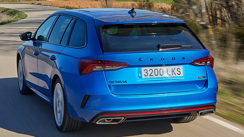 Skoda Octavia Combi RS (2020) - fotos exteriores -2020 foto Skoda Octavia