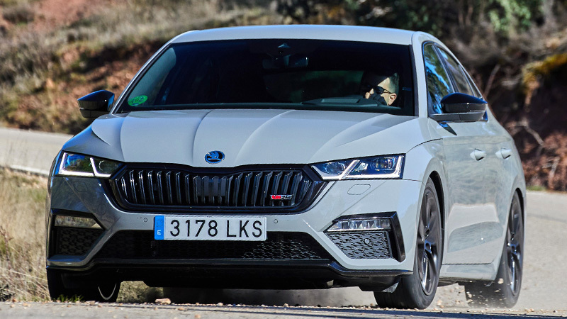 Skoda Octavia RS (2020) - fotos exteriores -2020 foto Skoda Octavia