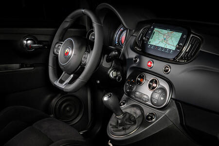 Contacto de prueba Abarth F595 16