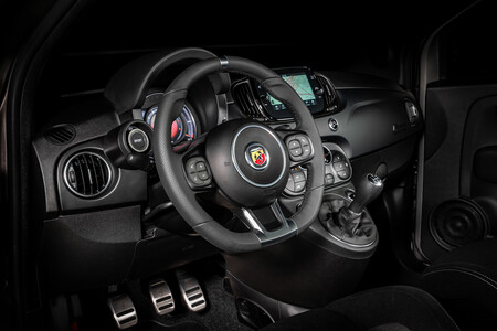 Contacto de prueba Abarth F595 15