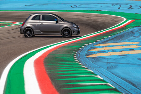 Contacto de prueba Abarth F595 10