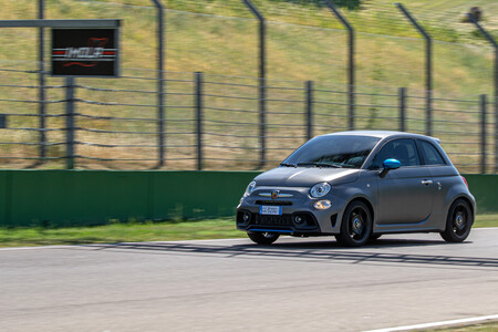 Contacto de prueba Abarth F595 23