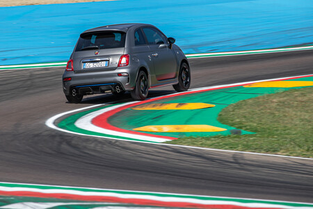 Contacto de prueba Abarth F595 17