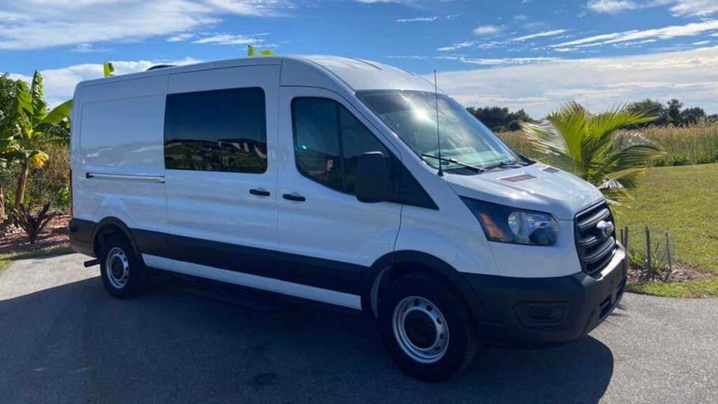 Skala convierte a la Ford Transit en una autocaravana ingeniosa