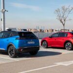 Peugeot e-208 y e-2008 ganaron varios kilómetros de autonomía