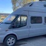 Esta caravana Ford Transit es muy grande