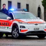 Los coches de policía eléctricos de Hyundai patrullan Europa