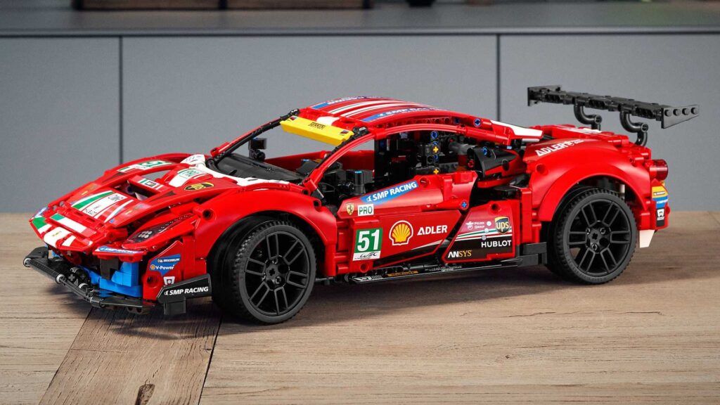 El coche de carreras Ferrari 488 GTE se convierte en un kit de construcción de tecnología Lego