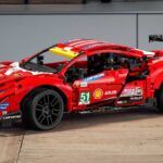 El coche de carreras Ferrari 488 GTE se convierte en un kit de construcción de tecnología Lego