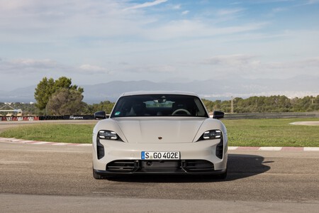 Pin de prueba Porsche Taycan Gts 4