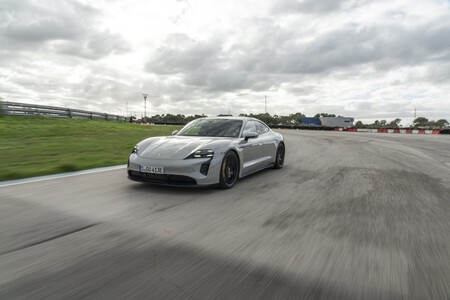 Pin de prueba Porsche Taycan Gts 49