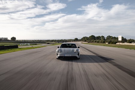 Pin de prueba Porsche Taycan Gts 33