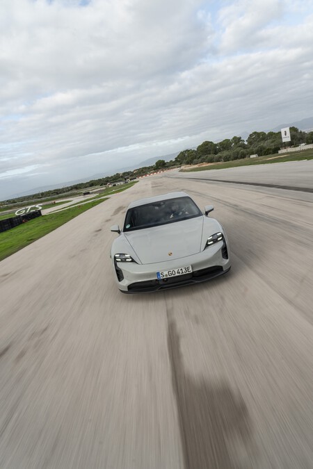 Pin de prueba 51 del Porsche Taycan Gts