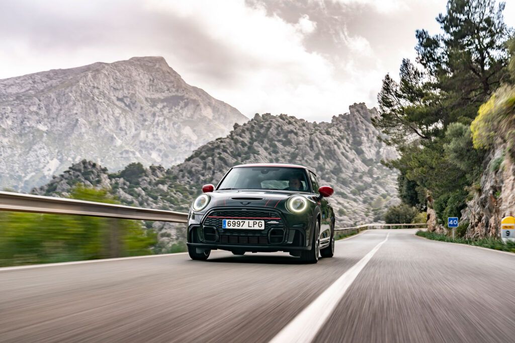 Echa un vistazo a MINI John Cooper Works 2021, no mires a Toys R Us