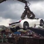 La policía británica destrozó este Ferrari 458 Spider