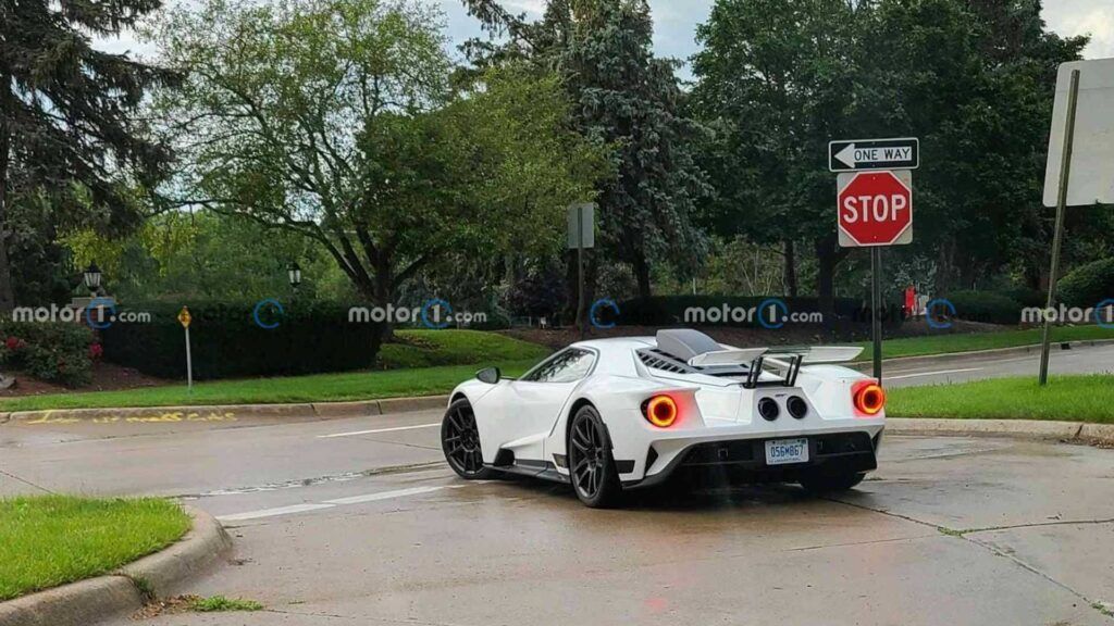 La futura versión de despedida del Ford GT, perseguida en tiros de espionaje