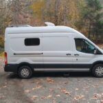 Tendrás alucinaciones en esta Ford Transit Camper, hecha a mano.