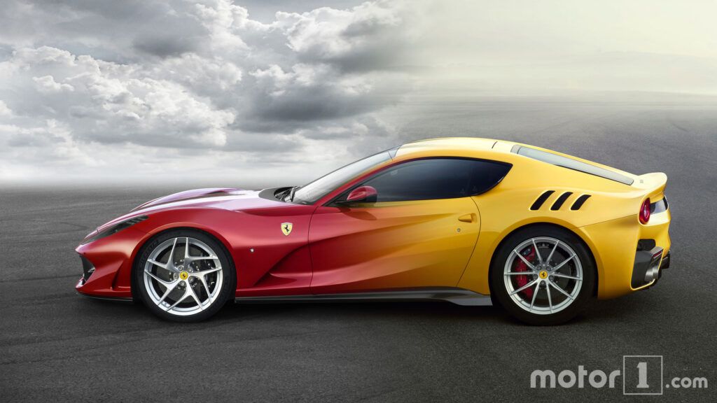 Ferrari F12tdf y Ferrari 812 Superfast, comparación de fotos