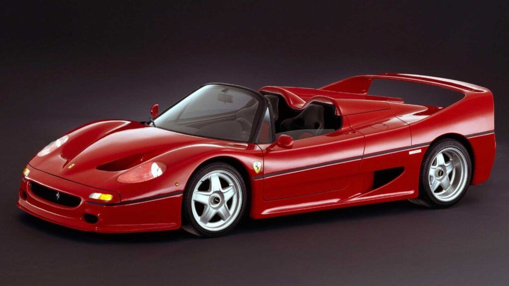 Disfruta de una vuelta de Ferrari F50 GT en Yas Marina en el video