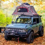 Un todoterreno remolcando una casa.