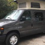 Esta camper Ford E-150 con techo elevable ha cambiado de manos