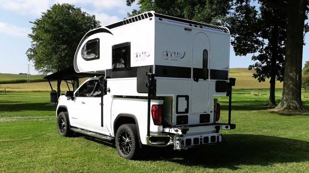 Con el módulo nuCamp Cirrus 620 puedes transformar tu camioneta en una autocaravana