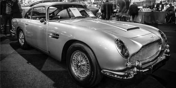 10 autos Bond y las poderosas imágenes que portaban