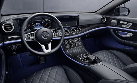 Interior del automóvil turístico Mercedes-Benz Clase E 2020 Interior del automóvil turístico Mercedes-Benz Clase E 2020