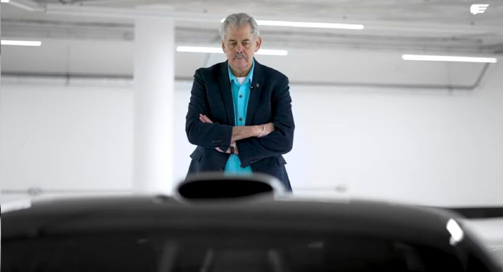 El GMA T.33 está propulsado por un Cosworth V12 actualizado que acelera a 11,100 rpm